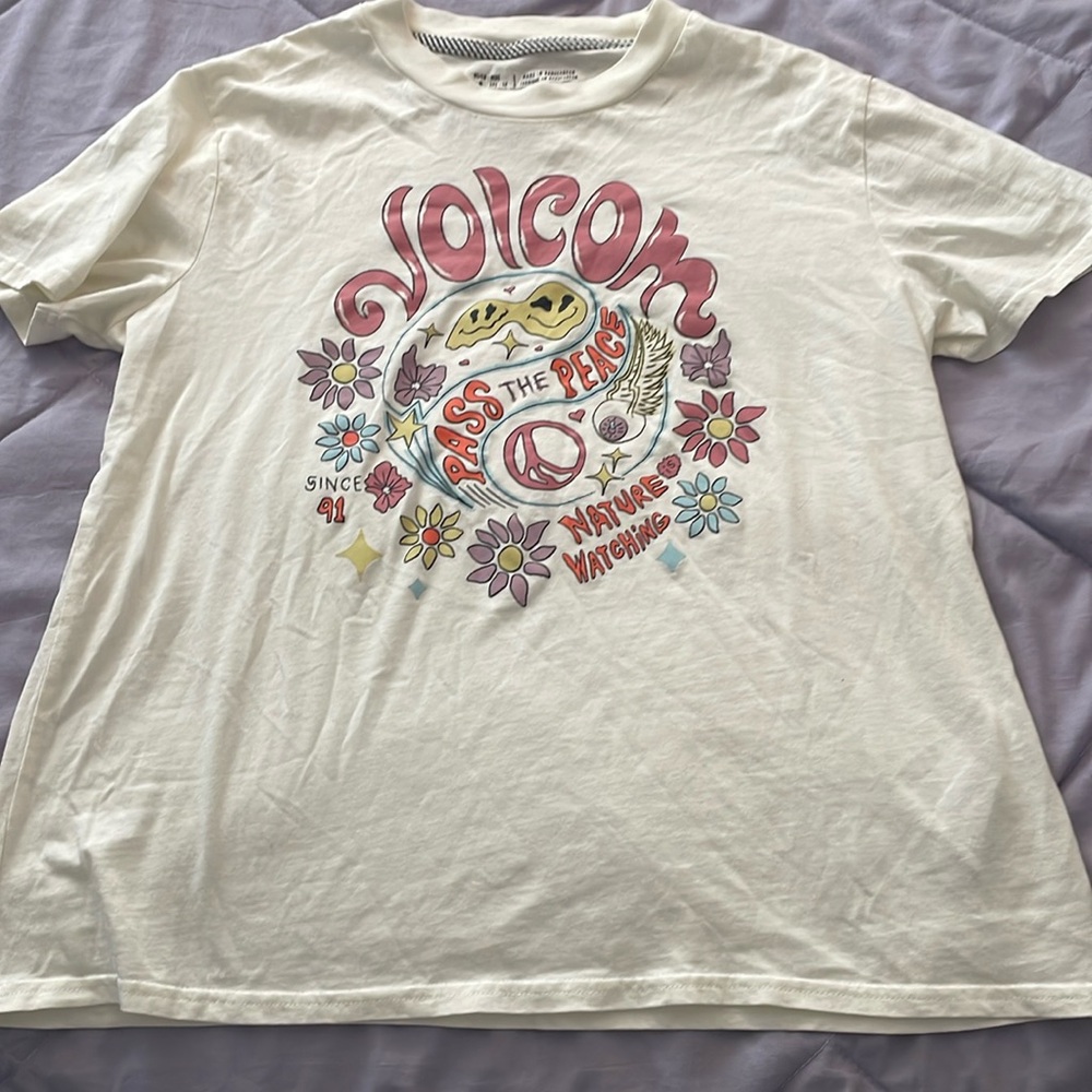 NWOT Volcom tshirt medium